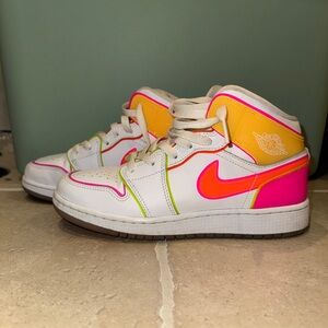 Air Jordan 1 Mid SE ‘Edge Glow’ Sneaker